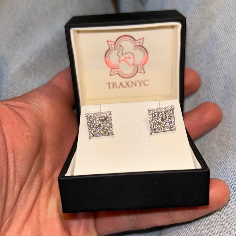 VS2 REAL DIAMOND EARRINGS For SALE!!!!